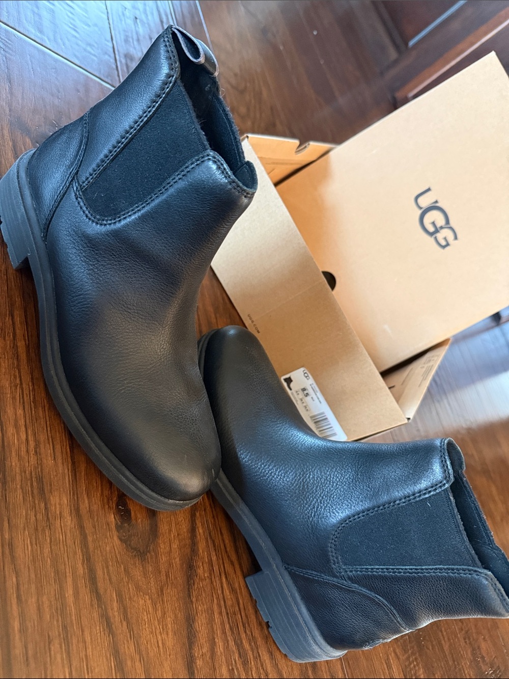 UGG Men's Black Leather Chukka Boots